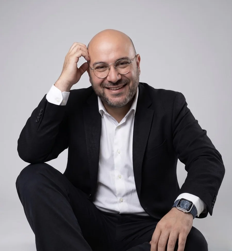 Claudio Cavezzali, arquitecto de crecimiento B2B y consultor de marketing con IA